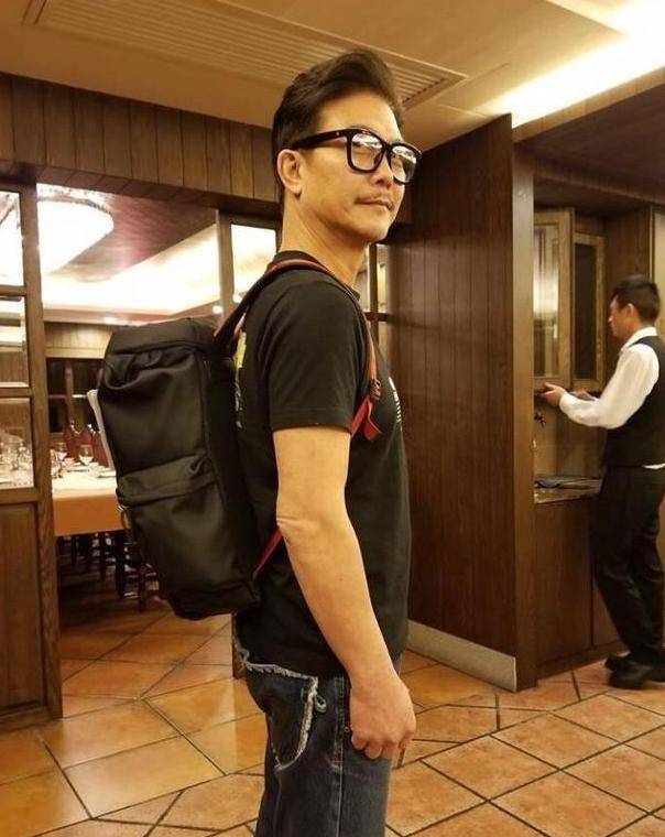 洪金宝力捧而红,成为林正英"御用弟子",却因不雅爱好自毁前程_钱小豪