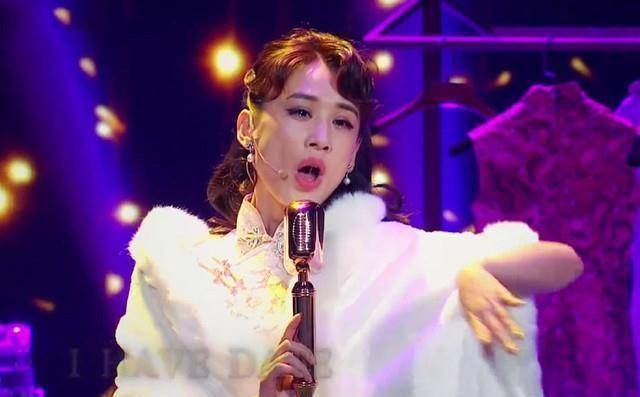 昂起头很容易,弯下腰却很难,黄圣依的勇气让人佩服_观众_舞台_表演