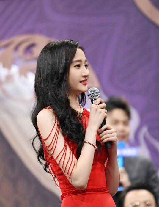 三大顶流小花:关晓彤,欧阳娜娜和鞠婧祎,谁的路人缘更好?