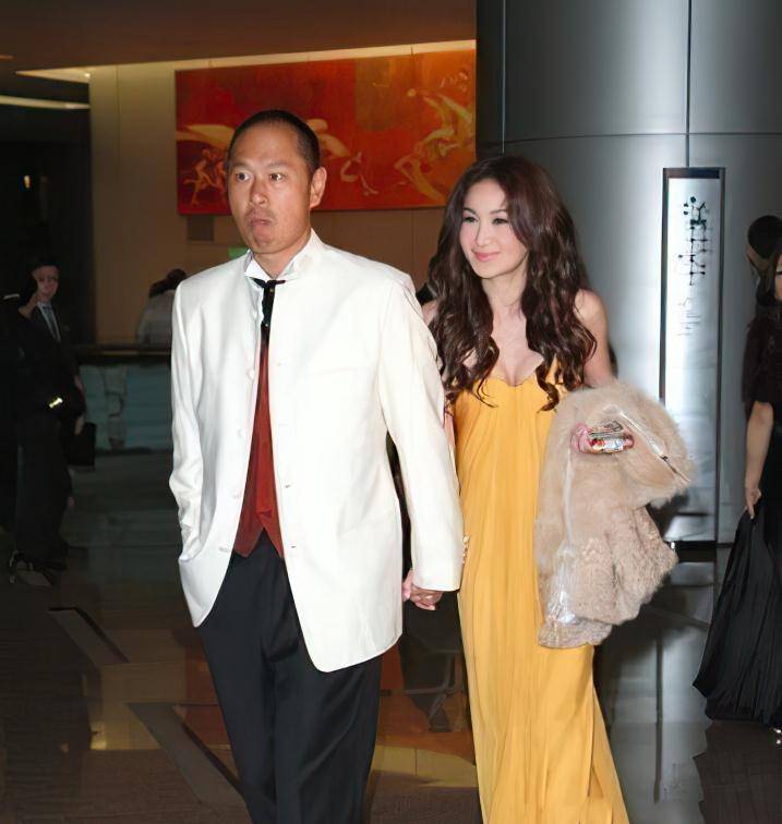 温碧霞:小时候差点被卖掉,14岁开始谈恋爱,叛逆成了性_妈妈_爸爸_父亲