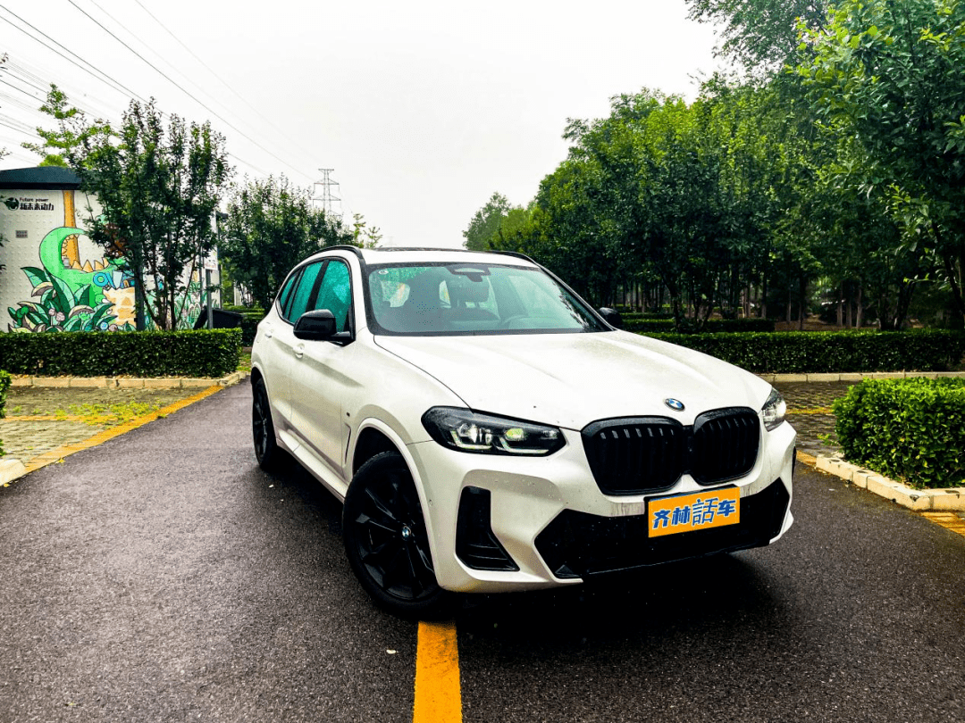 身着西装的雅痞居家男,深度试驾新宝马x3_搜狐汽车_搜狐网