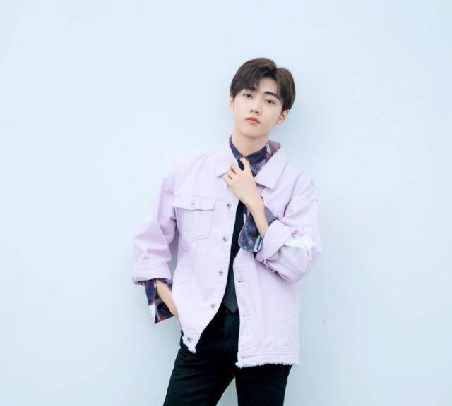 r1se成员焉栩嘉,原以为只是长得小,没想到是真的小朋友_时候_实力