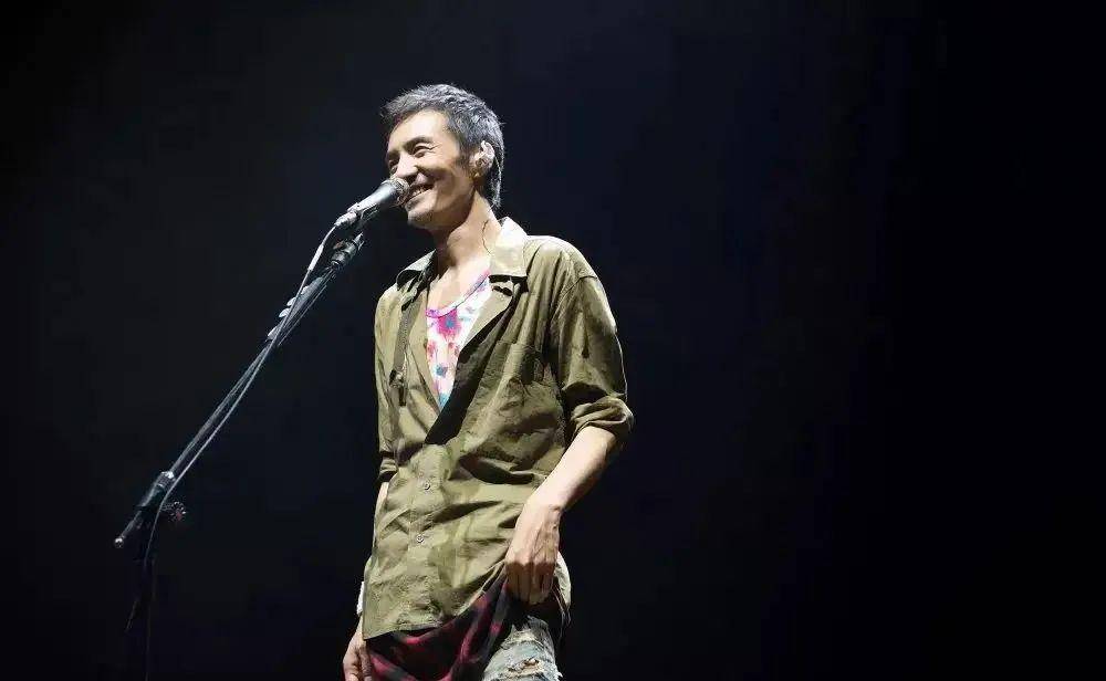 出道26年,放弃豪宅,朴树租房生活曝光:竟还是"豪门之子"_父母_音乐