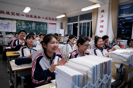 临沂第四中学为高三学子送"杏"运_祝福_幸运_高考