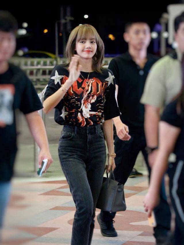 被称为"人间芭比"的lisa,长相甜美也就算了,还这么会穿衣服!