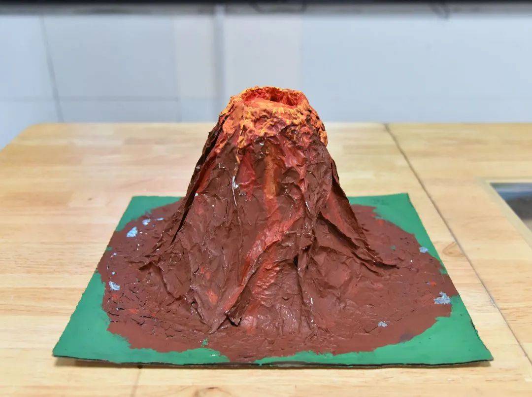 火山模型作品等高线作品指导和制作本学年,初一学生学习了等高线地形