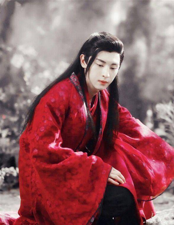 被粉丝封"娱乐圈古装美男",邓伦的颜值是不是过誉了?_对比_白衣_静态