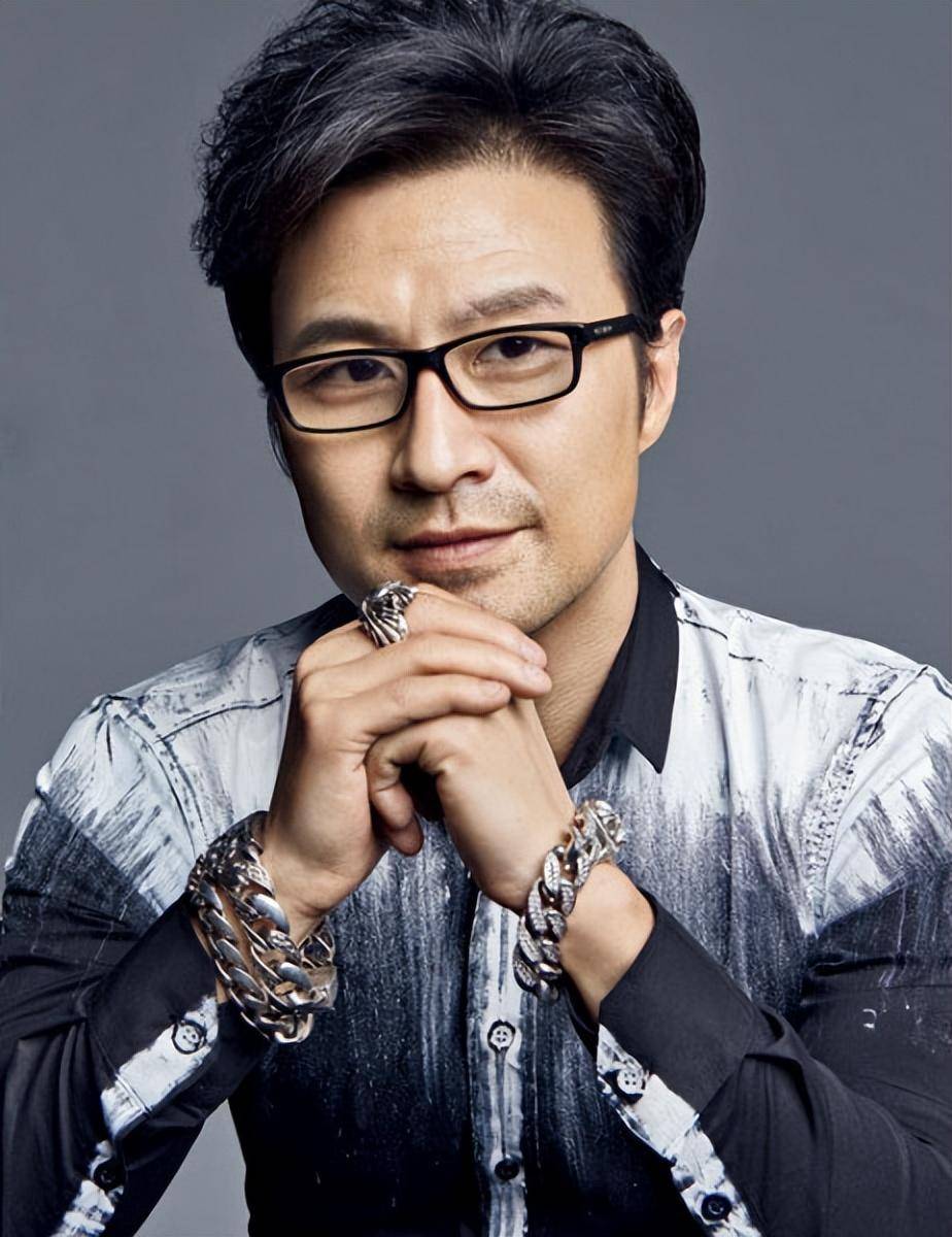 (汪峰)康作如是一个明事理的女人,下午她又发微博,说汪峰是一个有才华