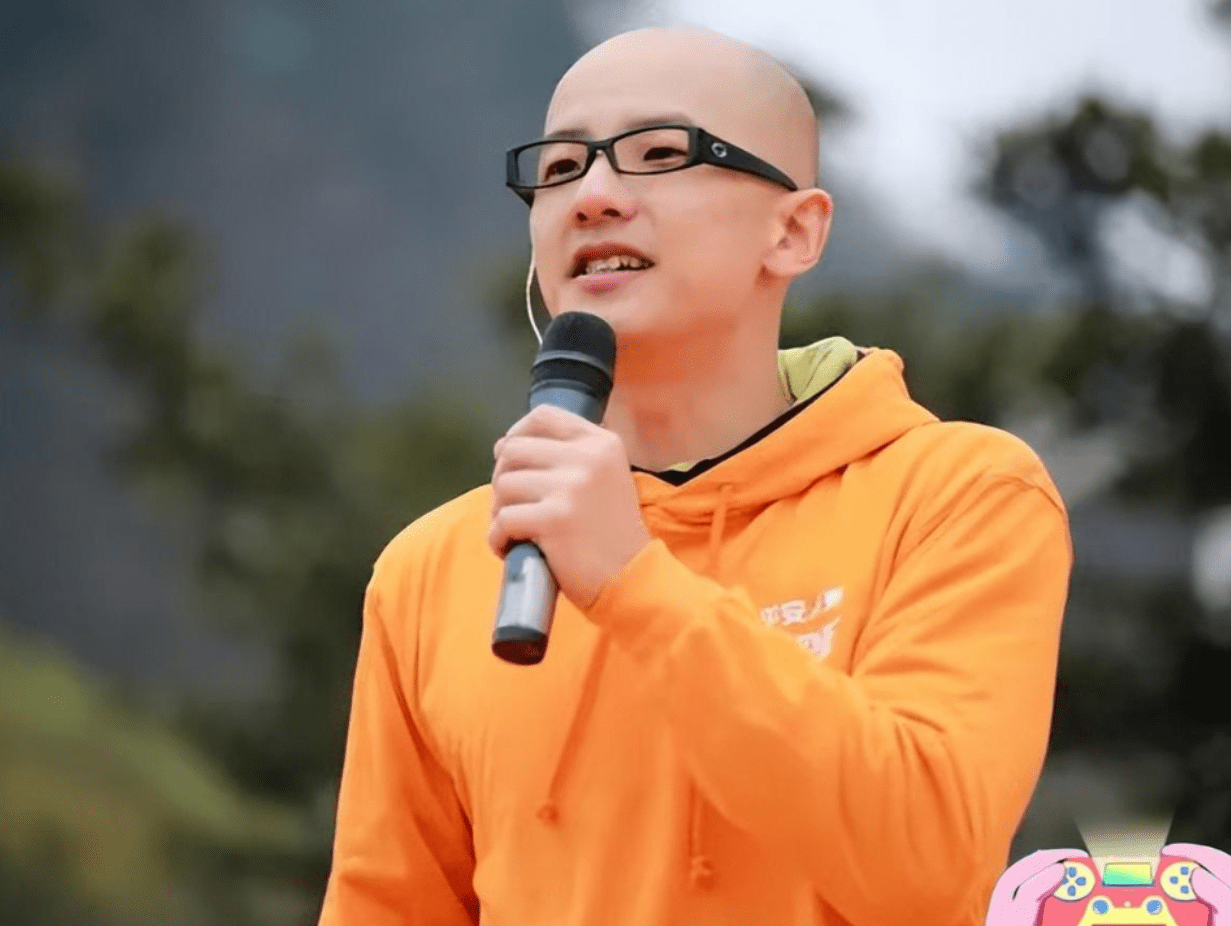 平安:5登春晚,被央视力捧,隐婚生子,如今过得怎么样_父母_生活_父亲