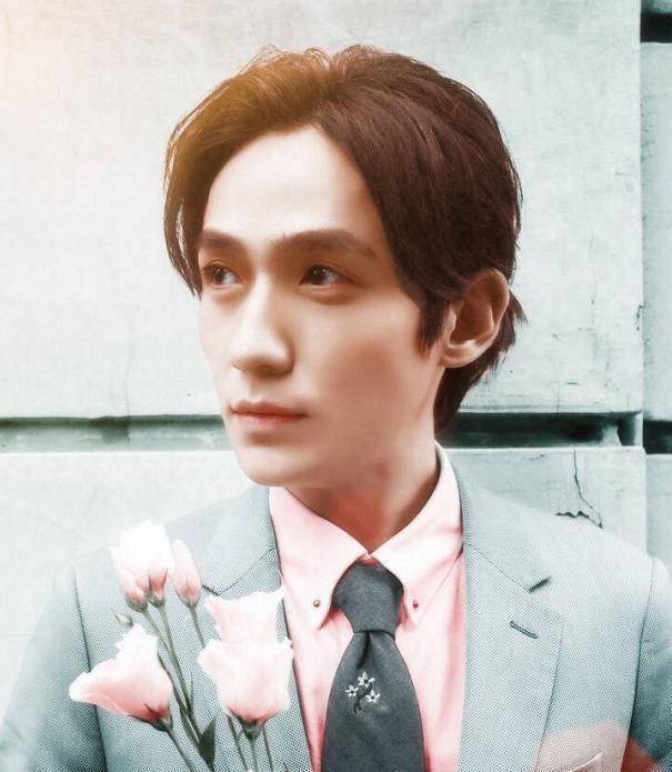 蔡徐坤卸妆后,朱一龙卸妆后,易烊千玺卸妆后,网友:他最辣眼睛_化妆