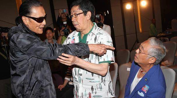 成龙说谢贤是个传奇,刘德华要喊他哥,巅峰时李小龙都要让c位_coco_张