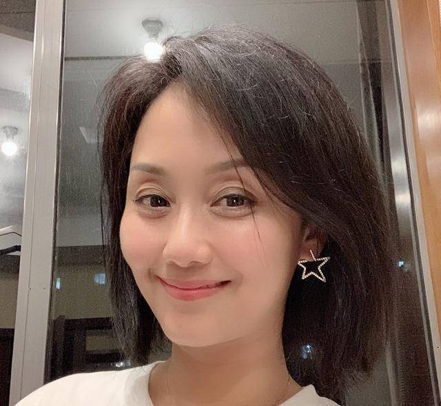 曾演张翰母亲的51岁女星李颖,近照显年轻,嫁富豪女儿是奥运冠军_电视