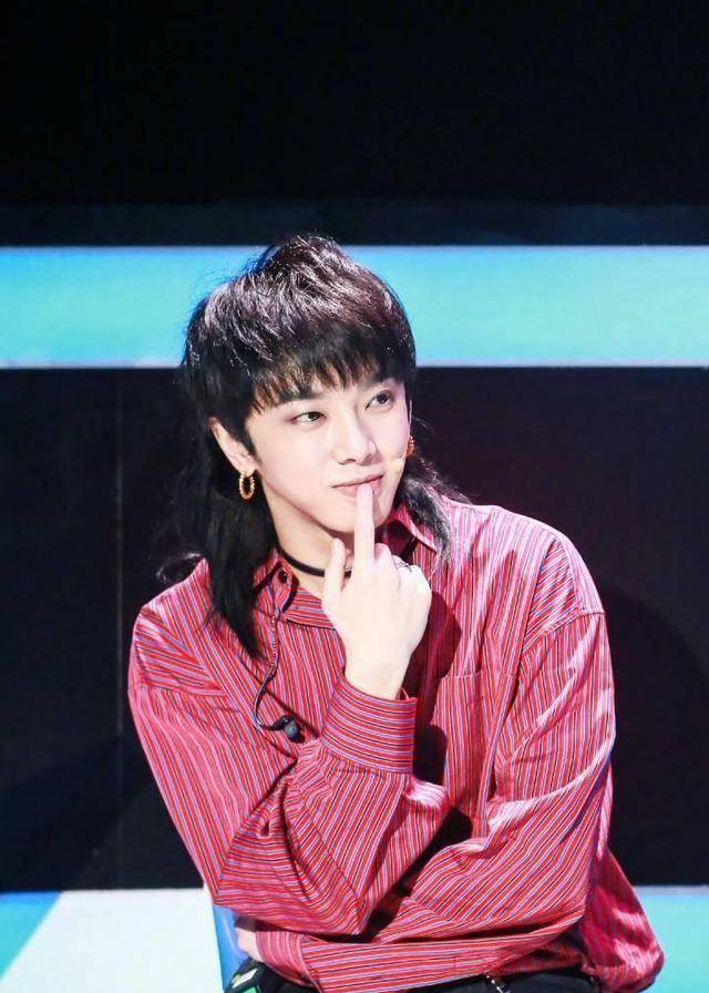 已经开播,就热度不断,星推官华晨宇新造型吸引众人眼球,狮子头发型