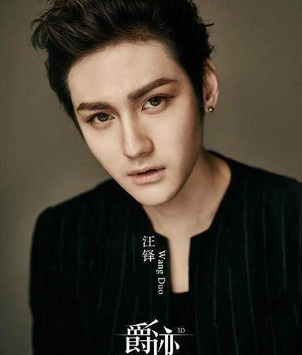 疑似郭敬明与新男友汪铎偷偷看电影小四回应霸气十足,秒变有责任担当