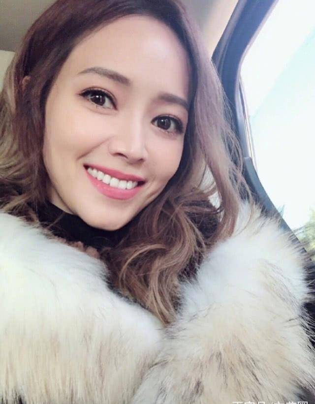 侯佩岑从儿子鼻孔挖出异物拍照存证,自曝很有成就,粉丝大赞母爱