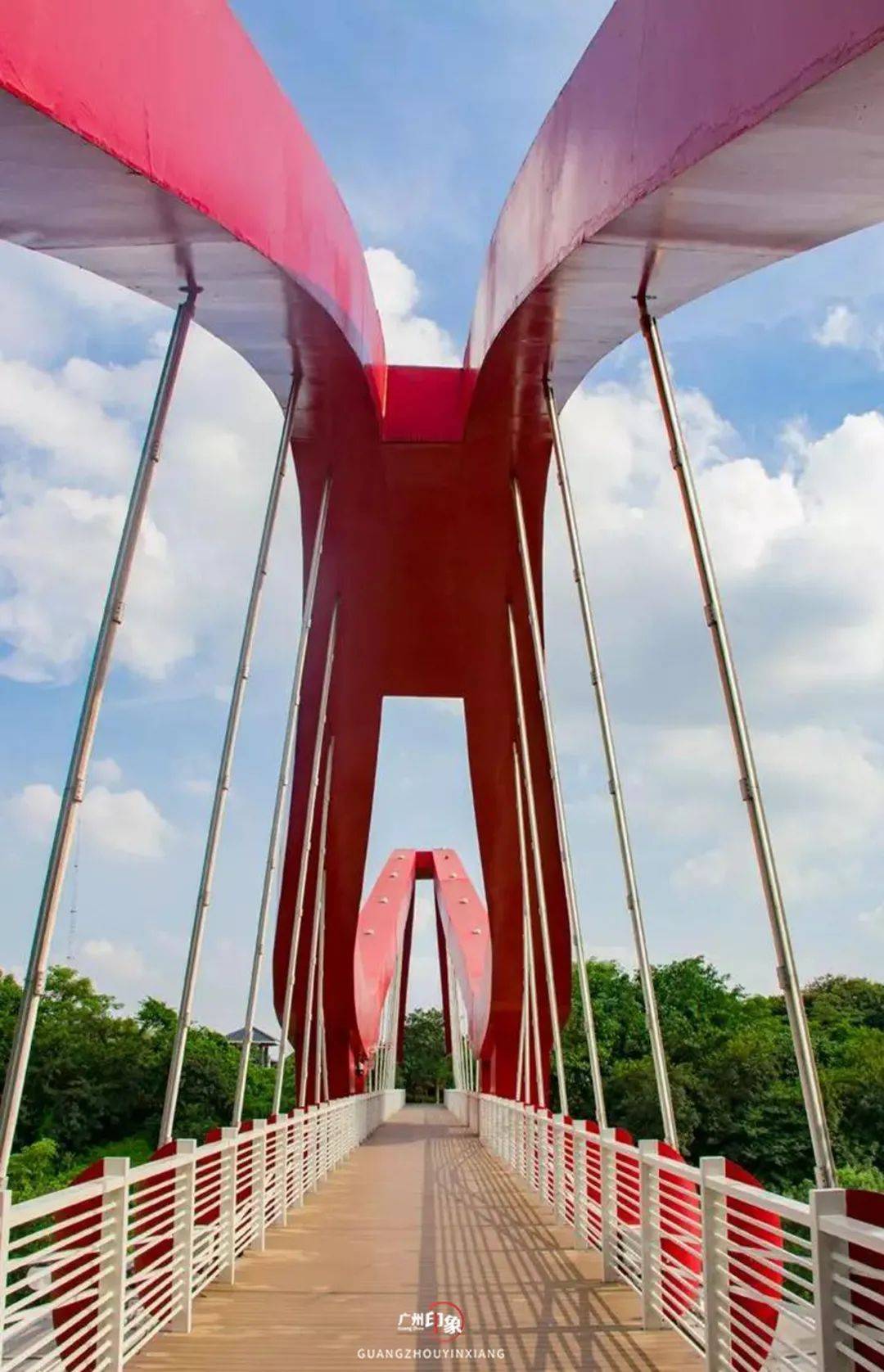 广州6座超美的「人行桥」,藏着你未曾见过的风景_红色_广场_翔桥