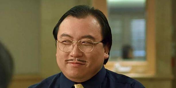 在1993年的贺岁档,成龙的《城市猎人》拿下了3000多万的票房,而周星驰