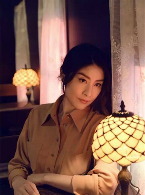 出淤泥而不染,45岁女神陈慧琳近照,建50座学校却很低调_香港_网友