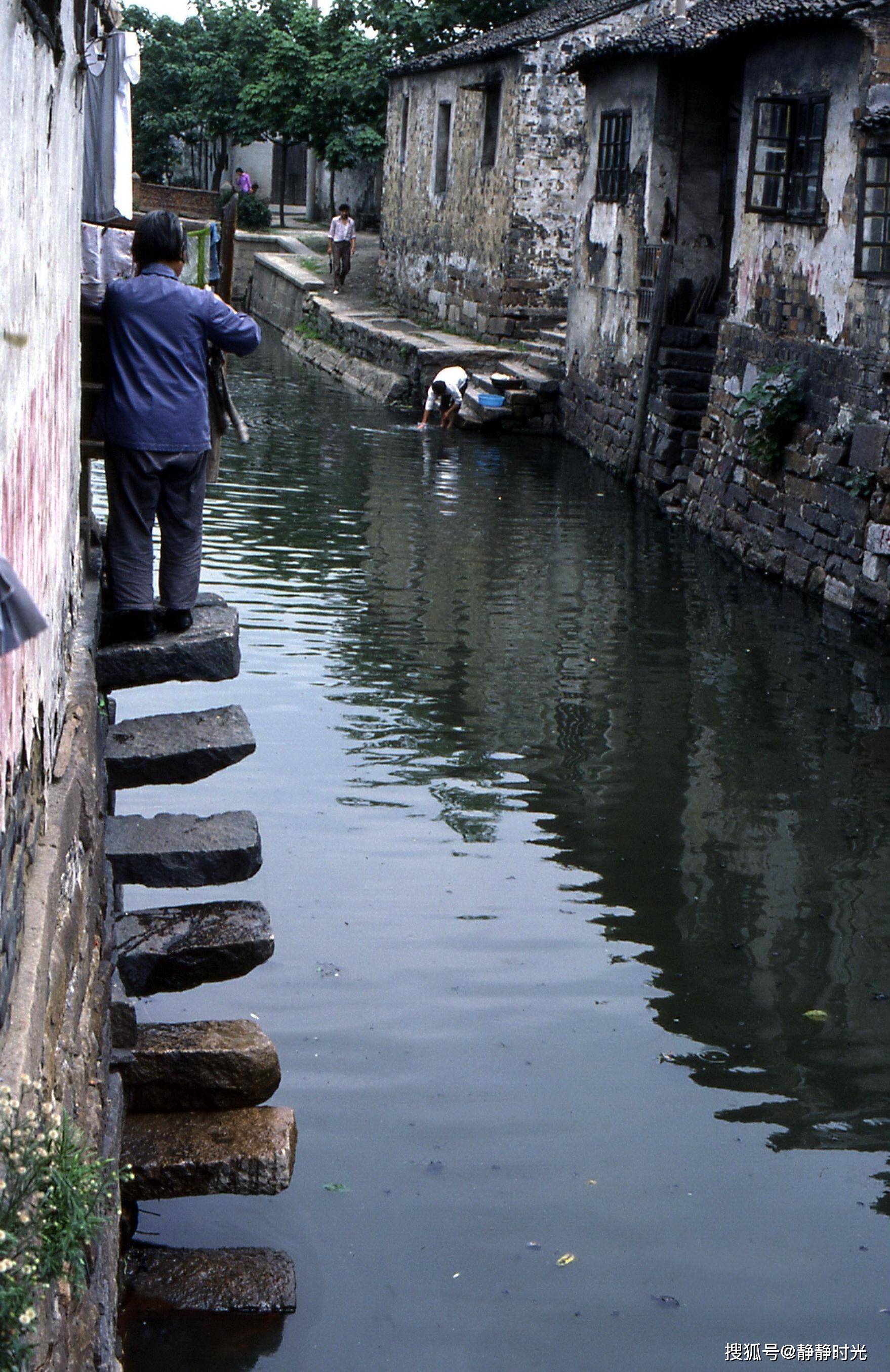 1980年代,外国人拍摄的苏州_河道_morton_沿河