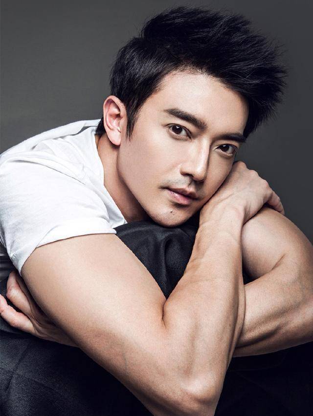 出道20年,40岁的年龄20岁的颜,这位肌肉型男帅哥为何鲜为人知?