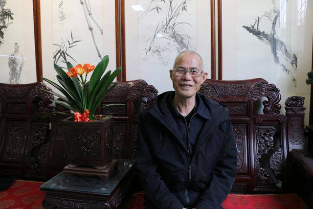 程启民,陕西渭南人,生于一九四七年,现居西安,当