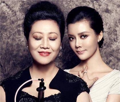 车晓和王丽云罕见同框,母女就像姐妹一样,网友:保养的真好_女儿_婆婆
