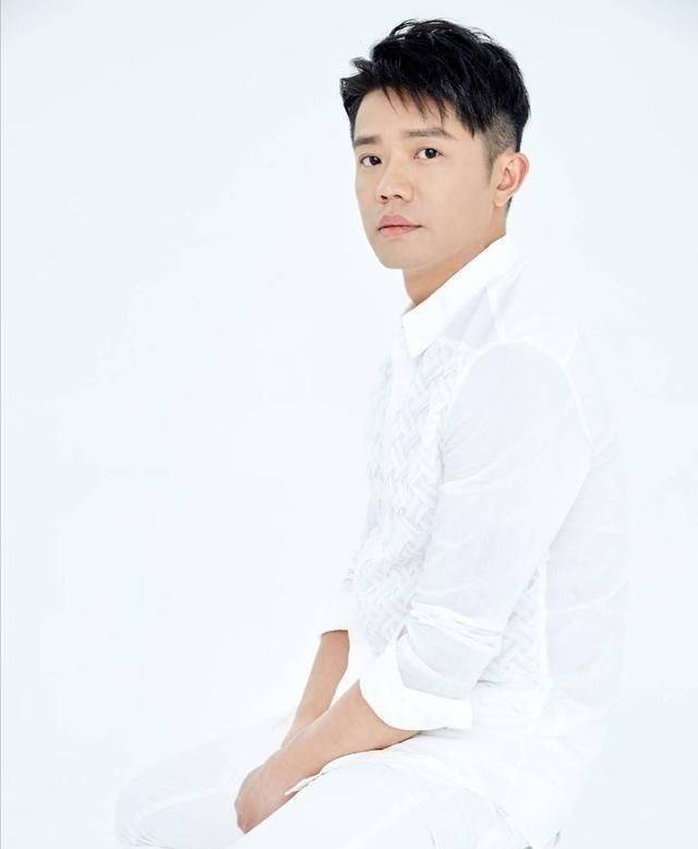 今日最惨,还有网友以为他和玲花是一对_凤凰传奇_徐明_yamy