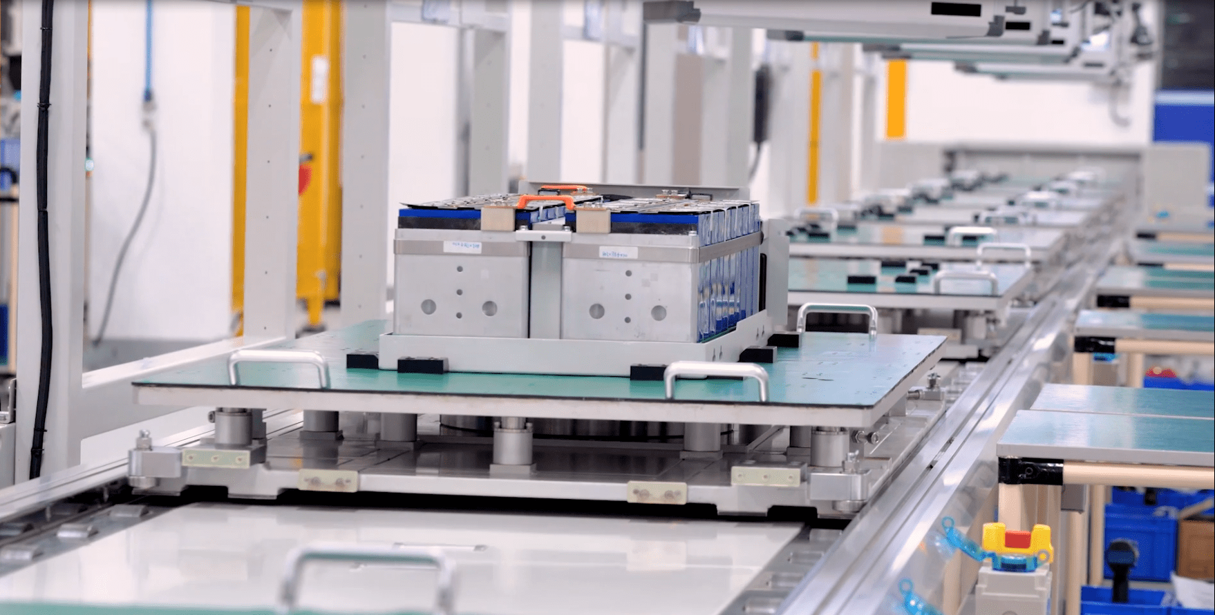 锂电池模组pack生产线是一种结合了人工操作和自动化技术的生产线系统