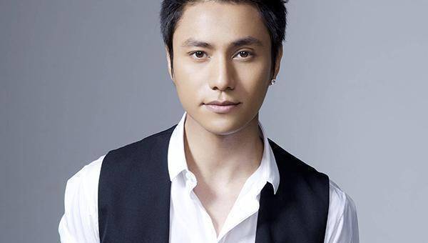 中国内地男演员之中,承担得起实力派与偶像派双重旗帜的,我首先想到的