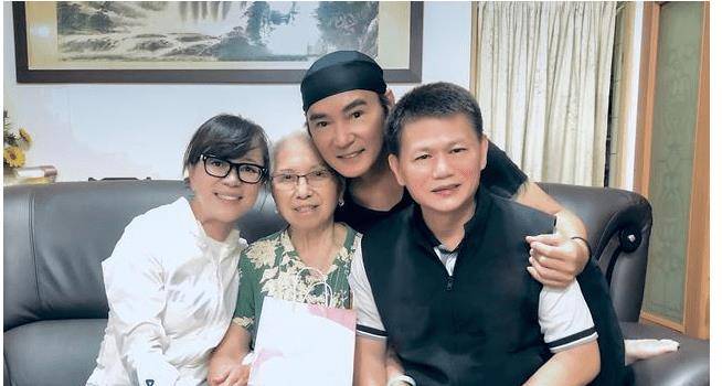 曾经的小李飞刀俊俏容貌变样,53岁的焦恩俊罕见晒照消瘦不已_古装戏