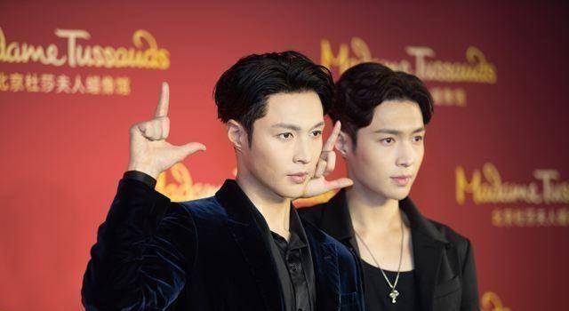 陈伟霆假扮蜡像整妈妈,邓紫棋吓粉丝,林俊杰恶搞周杰伦好友_张艺兴