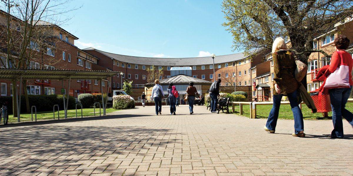 如何申请云南财经与英国格林威治大学合办硕士?_学历_原件_学位