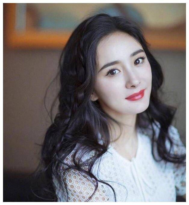 但是出生这么长时间小糯米的长相大家从来没有看过,就是因为杨幂太