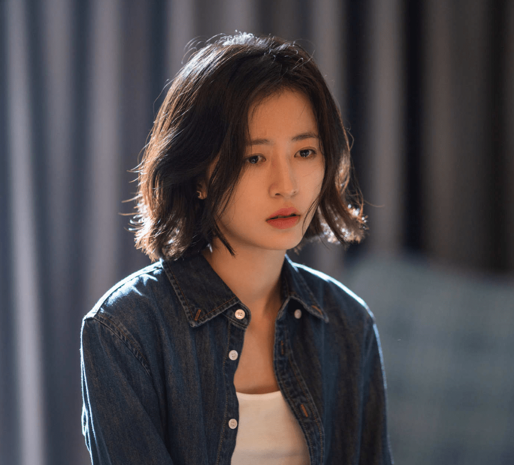 骑车照梦回韩商言,周雨彤长发很温柔!_眼神_造型_新剧