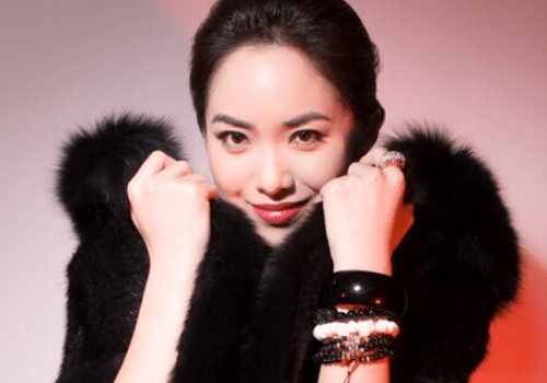 重温超级女声阳蕾,曾推出汶川大地震救灾歌曲《爱,勇气》,她的才华