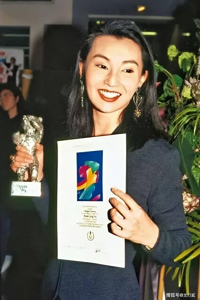 息影18年,58岁张曼玉独居贫民区,不婚无子,活得太飒了!