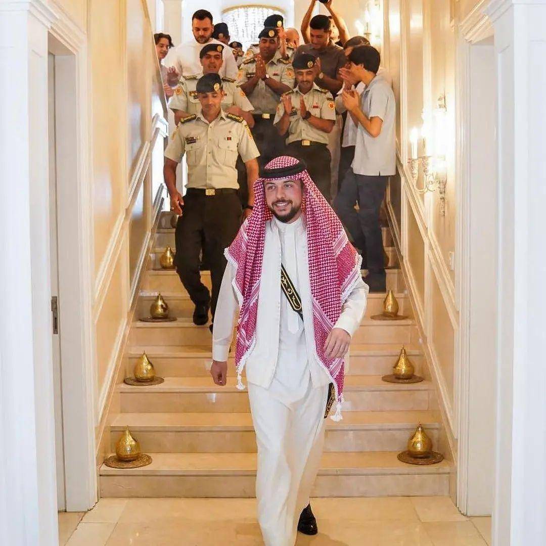 约旦王储今日大婚,新娘确实惊艳_英国王室_拉尼娅_王子