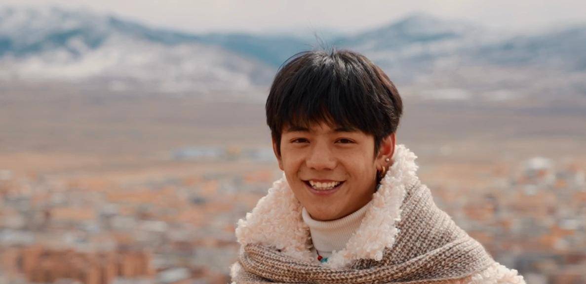 丁真晒出最新照片,被国企破例录取后,整个人翻天覆