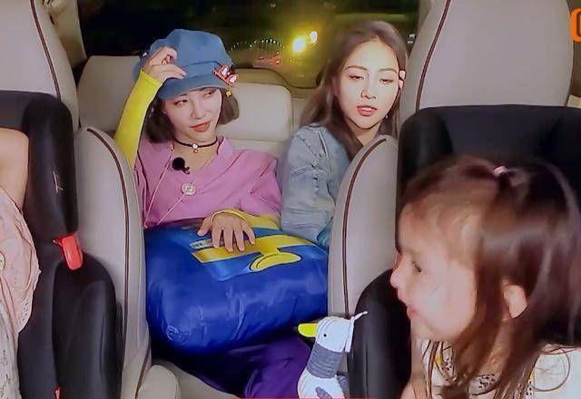 当小孩吵闹时,谁注意到许佳琪,谢可寅的反应,素质很明显_声音_心情