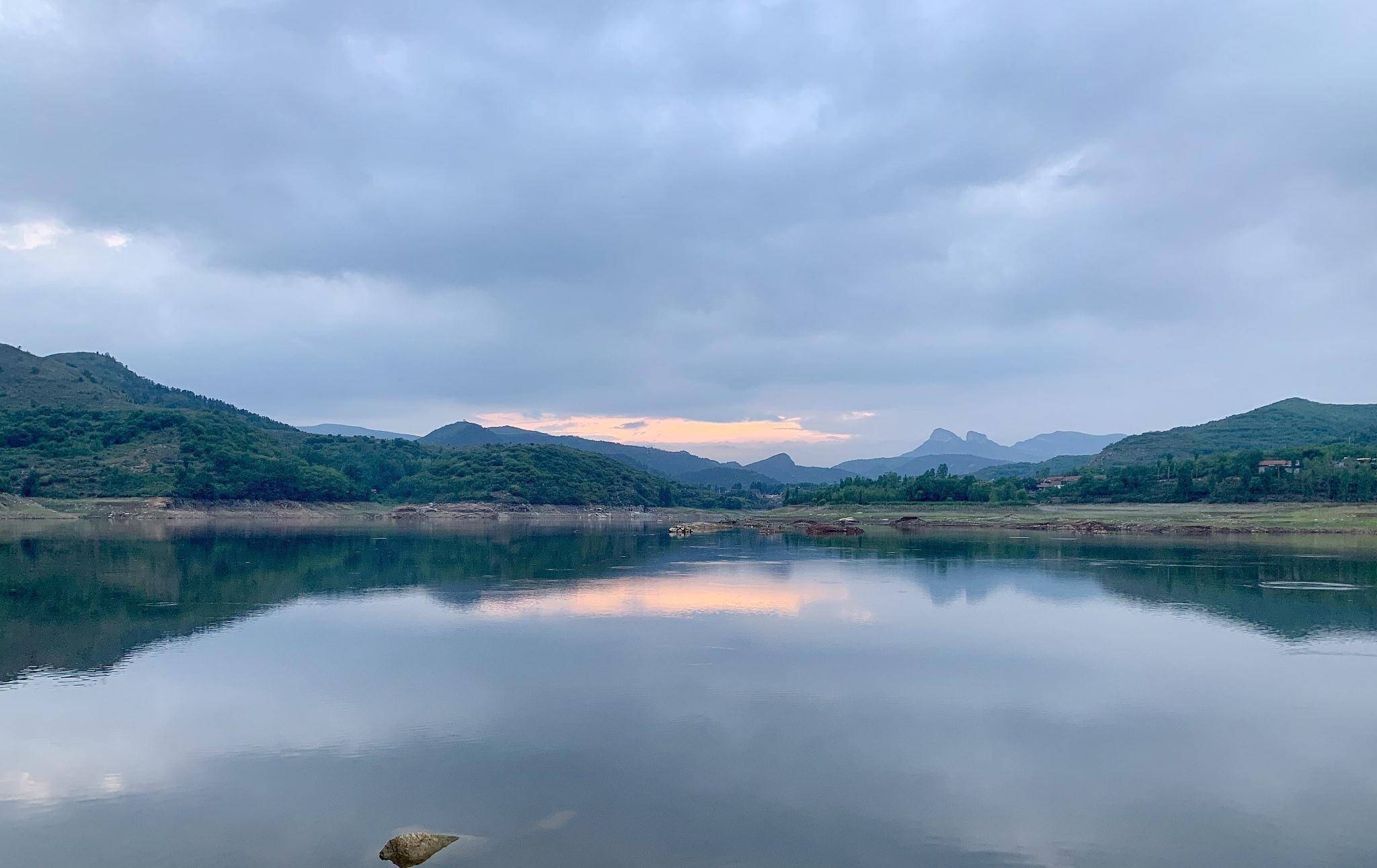在这一章中,老子主要论述了稳重与轻浮,宁静与浮躁的关系.
