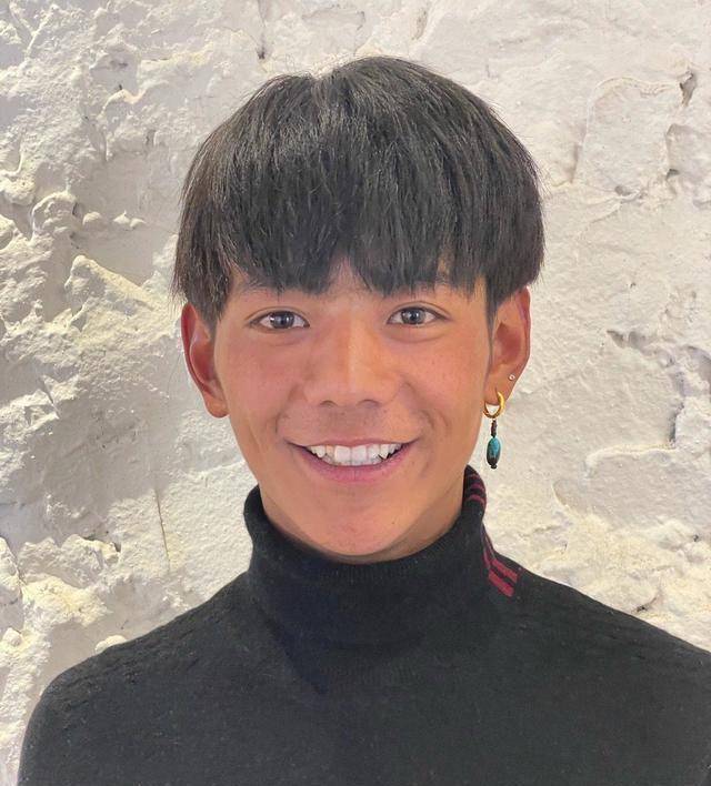 丁真走红后趣事多,父亲担心无人放牛,舅舅撞脸郑伊健