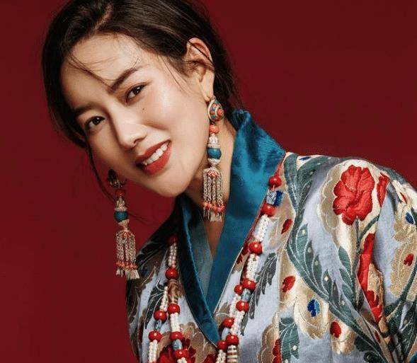 还有青年藏族歌手泽旺拉姆,歌声中有一种粗狂的感觉,至于外观嘛,大家