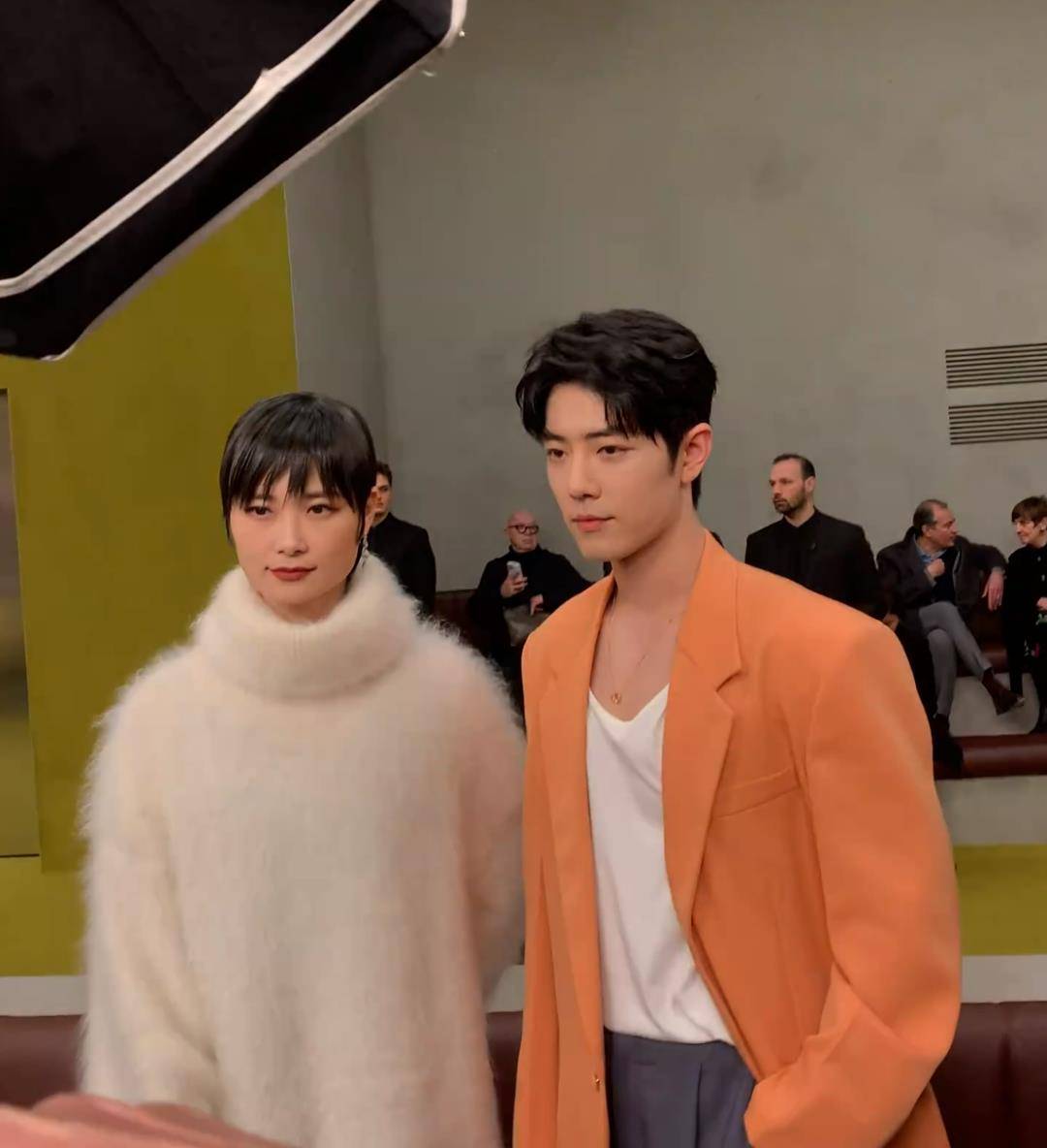 米兰时装周四强合影暴露真实身份:刘诗诗是粉丝,肖战皮肤超好_李宇春