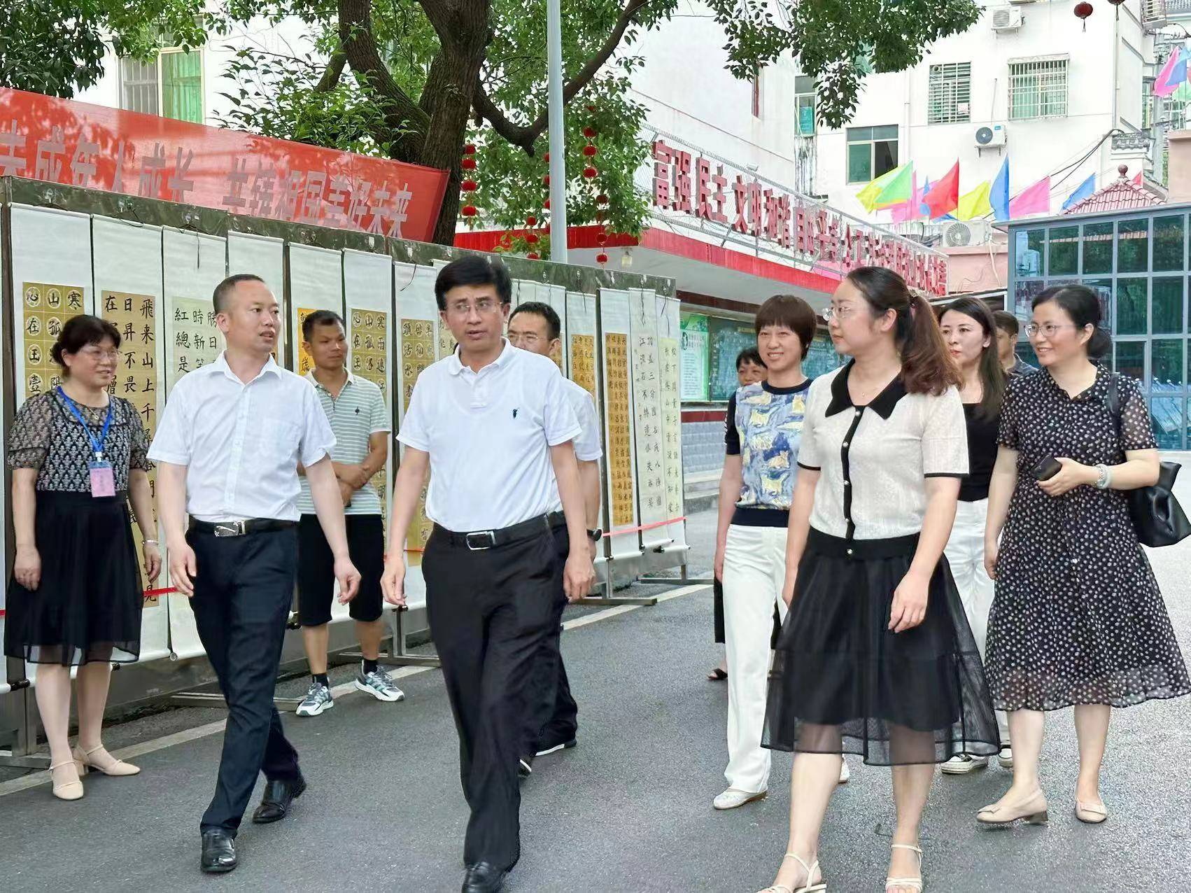 城厢小学校长图片