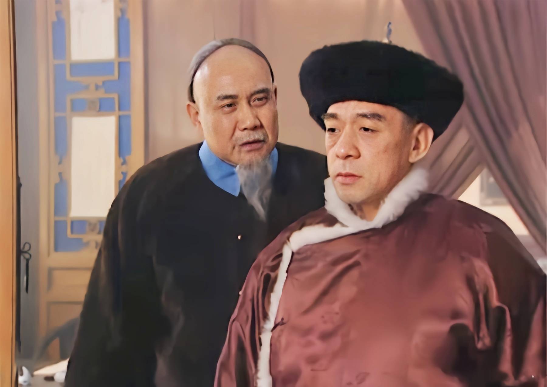 《雍正王朝》中,隆科多第一次出场是在追比户部欠款的时候,面对田文镜