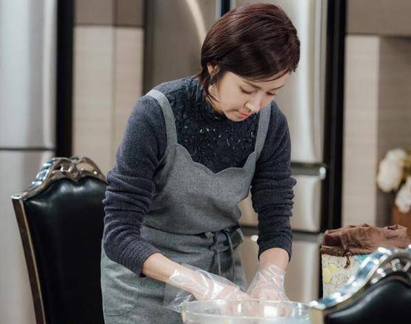 德艺双馨钱忍和出道37年零黑点闪嫁大9岁刘东根婚后恩爱育2子_演技