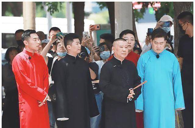 德云社团综第三期来到哈尔滨，云鹤九霄排排坐，岳云鹏坐C位