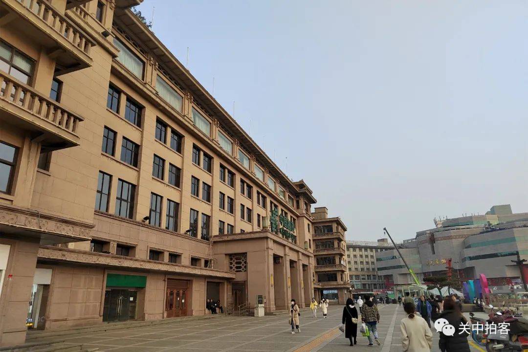 西安市中心:走过钟楼邮政局办公大楼_建筑_业务_广场