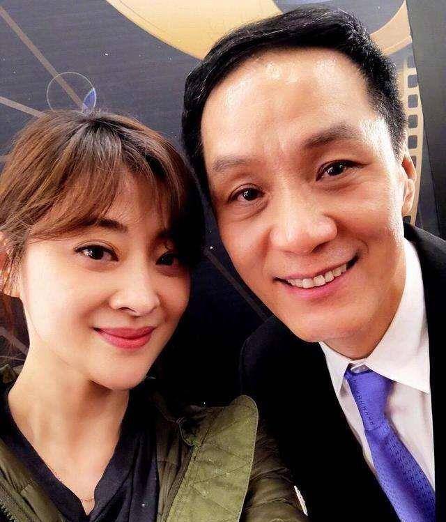 冯远征"骗"我们18年,把大8岁妻子宠成公主,只有一个遗憾_梁丹妮_孩子