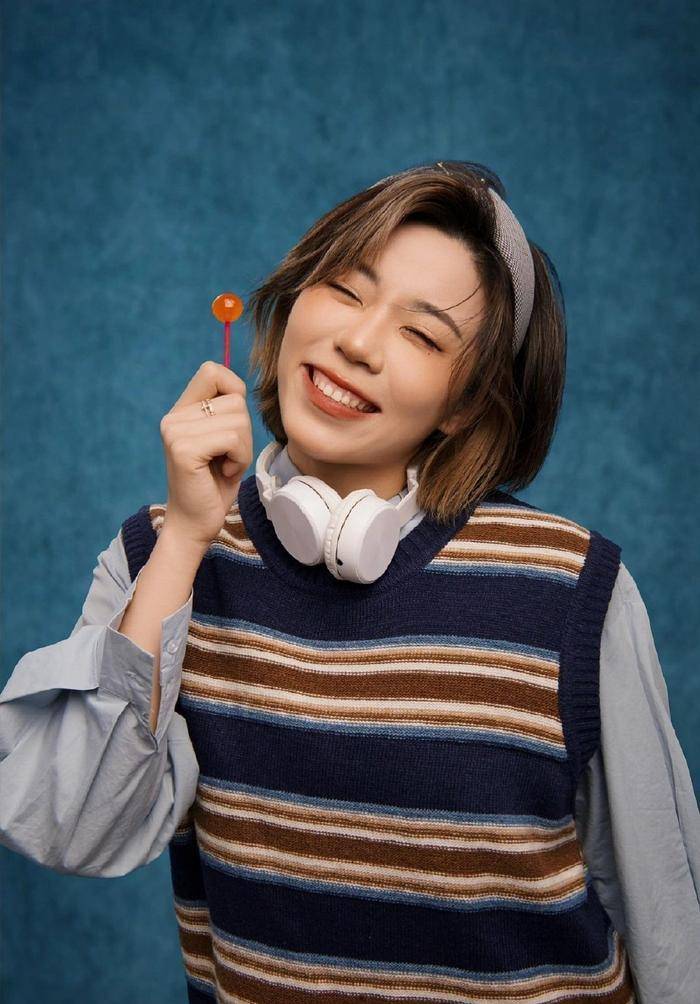 国羽世界冠军晒美式证件照,娇俏可爱明艳动人_贾一凡_陈清晨_贾姐